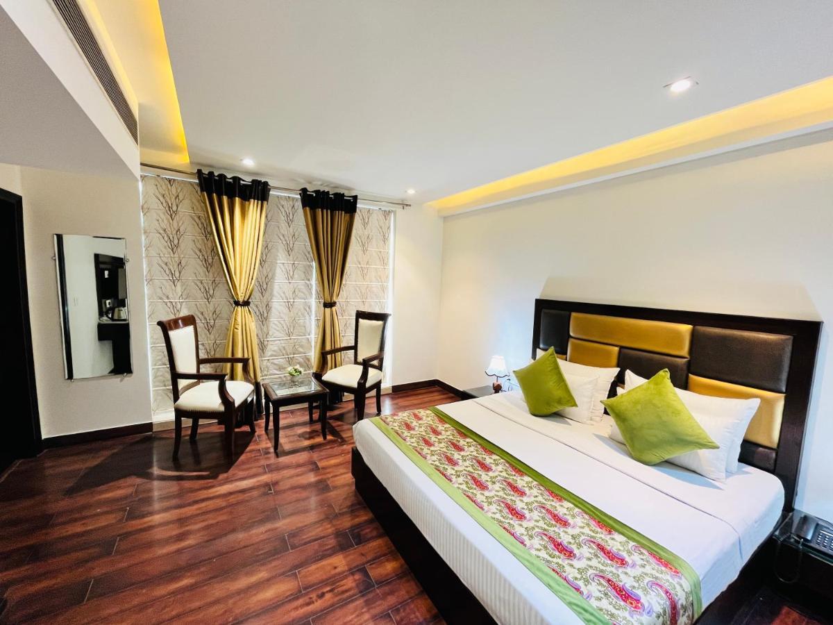 Hotel Aura Ip Grand Karkardooma Metro Station New Delhi Couple Friendly Kültér fotó