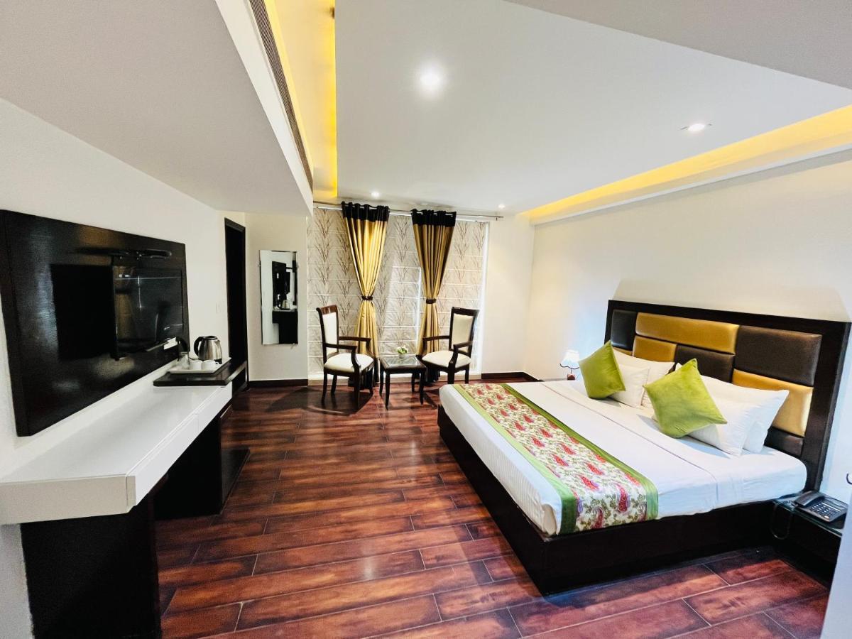 Hotel Aura Ip Grand Karkardooma Metro Station New Delhi Couple Friendly Kültér fotó