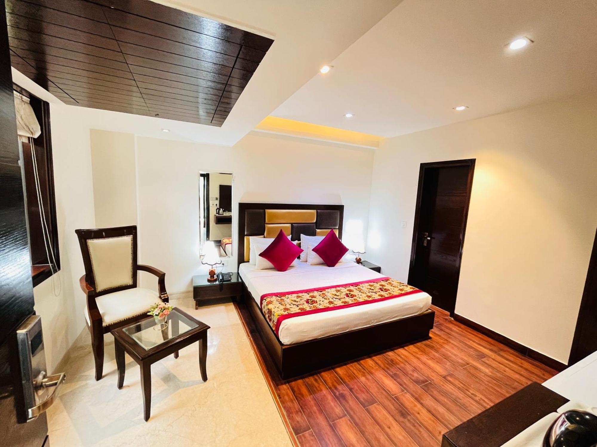 Hotel Aura Ip Grand Karkardooma Metro Station New Delhi Couple Friendly Kültér fotó