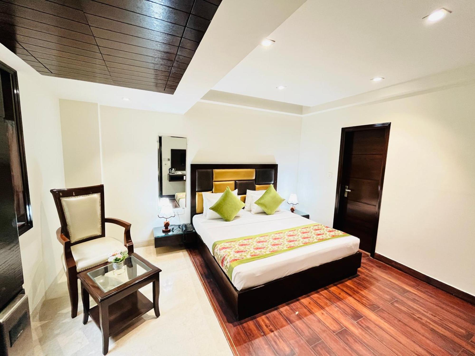 Hotel Aura Ip Grand Karkardooma Metro Station New Delhi Couple Friendly Kültér fotó