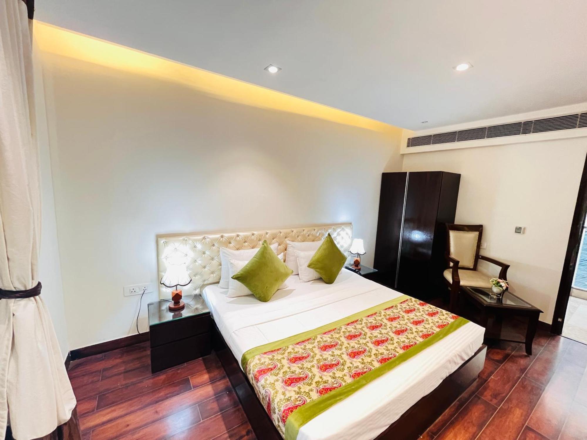 Hotel Aura Ip Grand Karkardooma Metro Station New Delhi Couple Friendly Kültér fotó