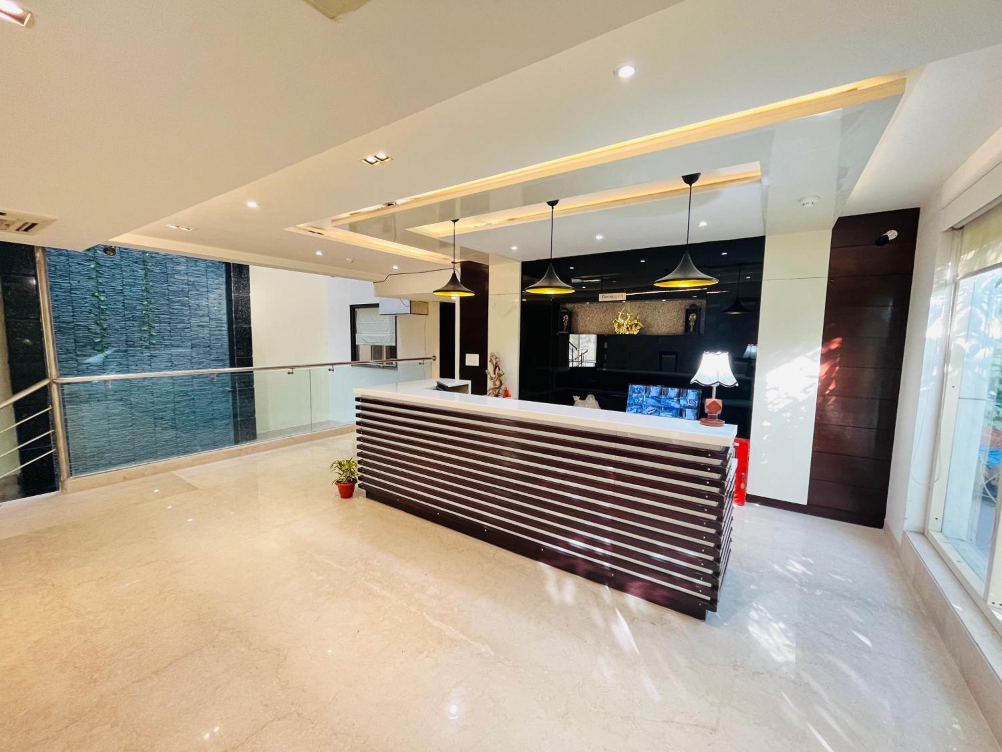 Hotel Aura Ip Grand Karkardooma Metro Station New Delhi Couple Friendly Kültér fotó
