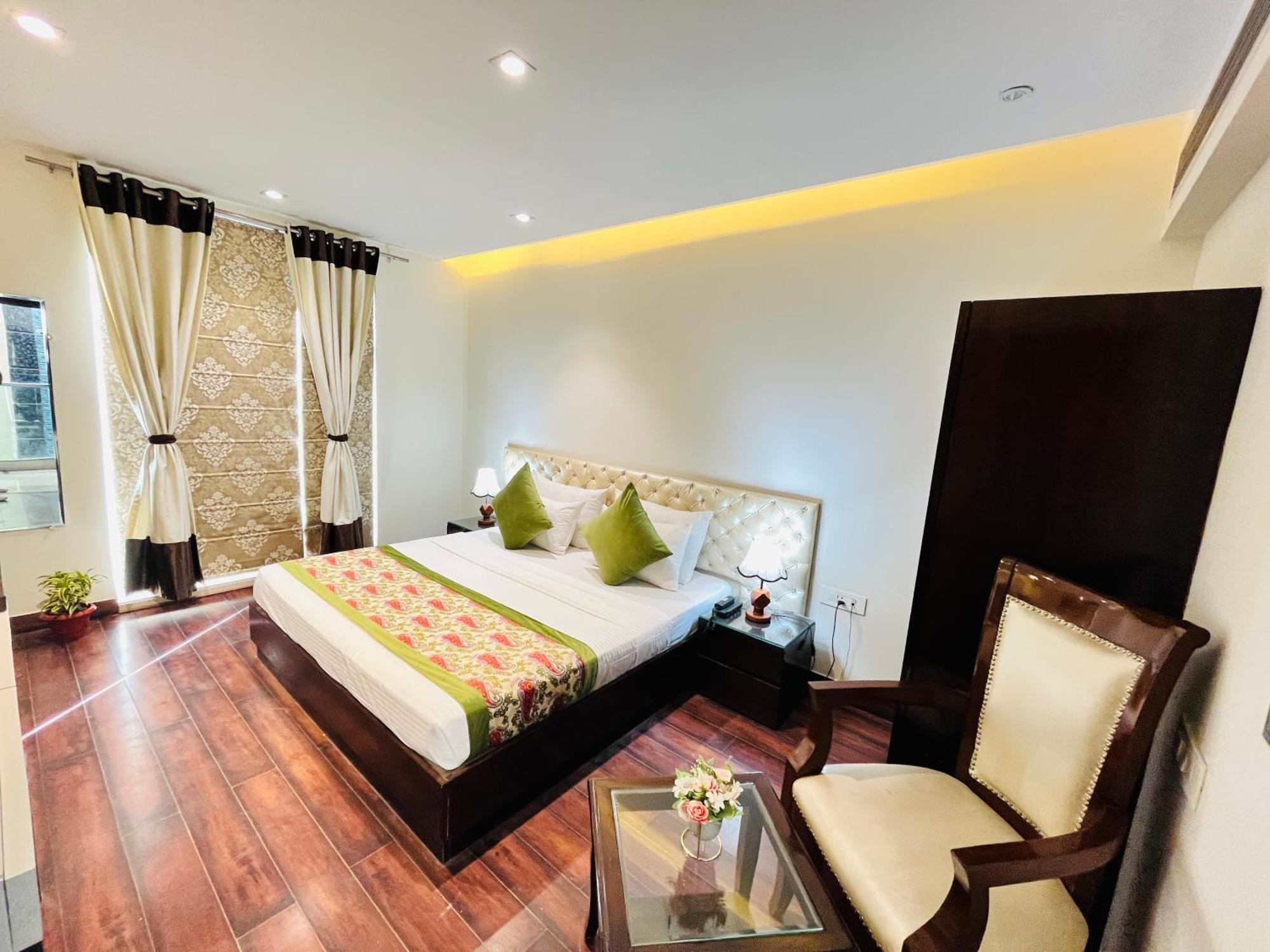 Hotel Aura Ip Grand Karkardooma Metro Station New Delhi Couple Friendly Kültér fotó